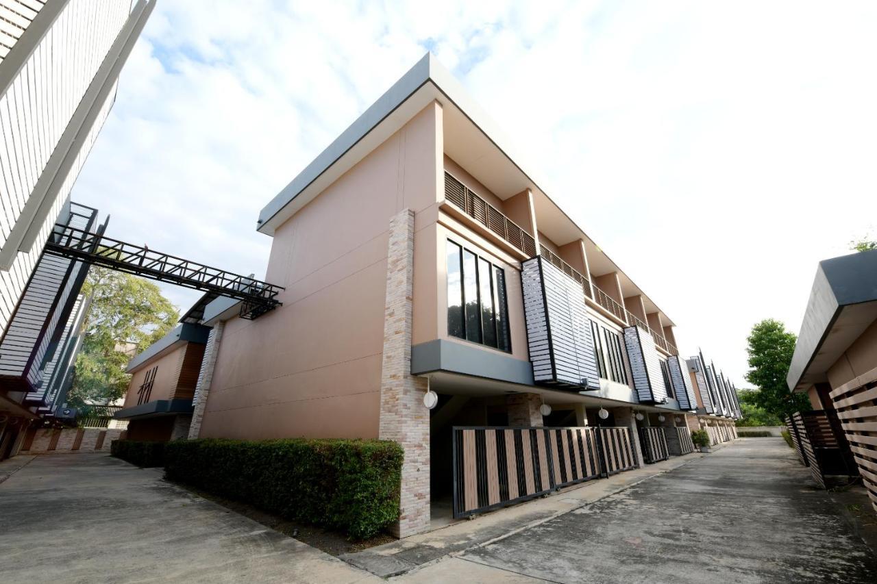 Sriracha Hotel And Spa Ban Huai Yai Phrom Luaran gambar